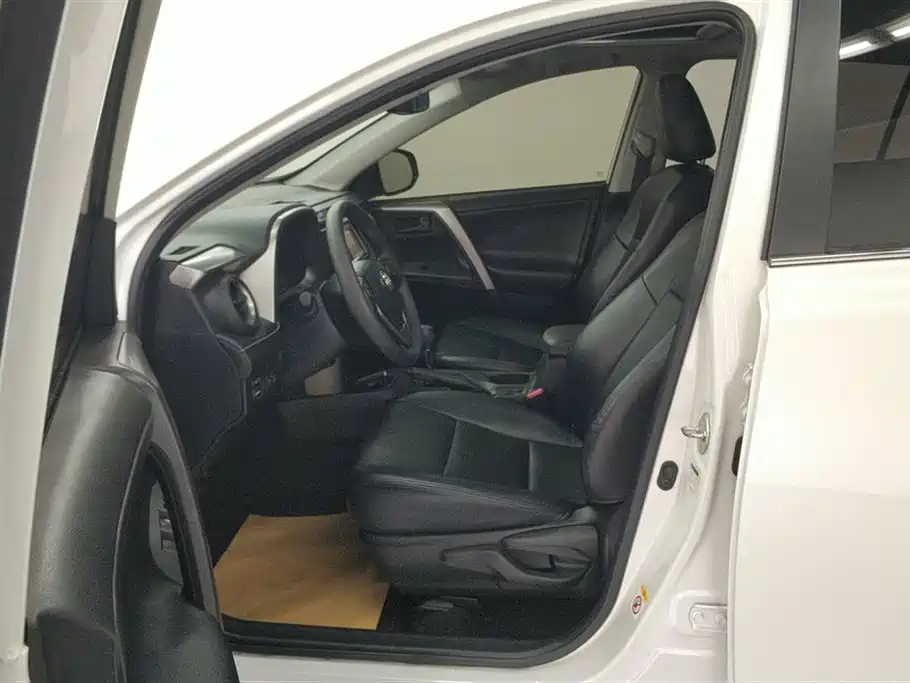 Toyota RAV4 Rongfang 2016 2.0L CVT 2WD Trend (China V) фото 9