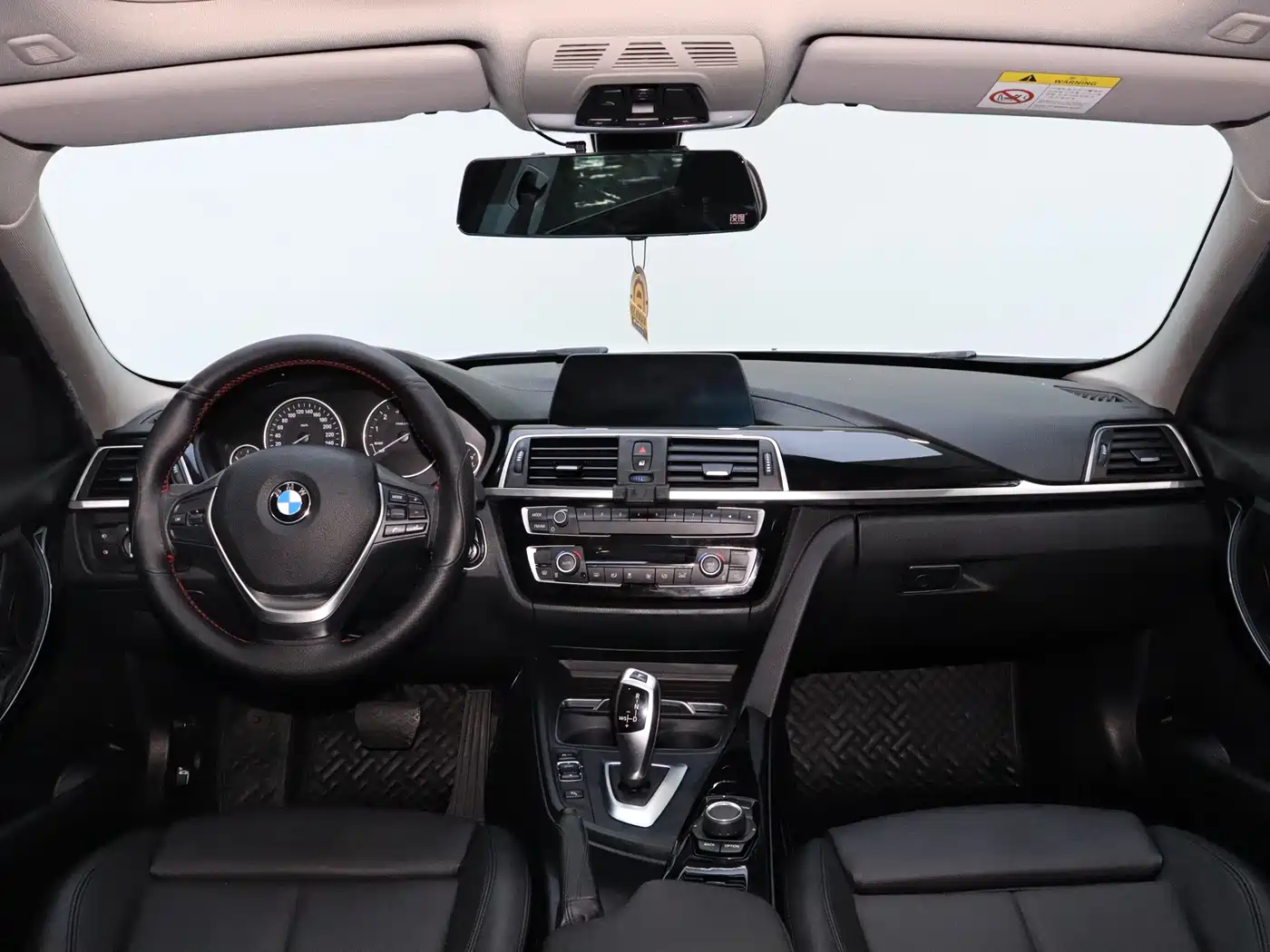 BMW 3 Series 2018 318Li фото 6