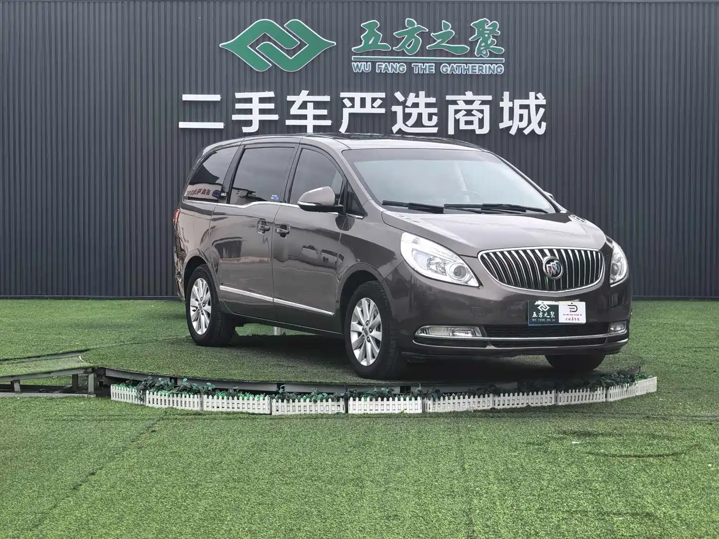 Buick GL8 2014 2.4L CT Luxury Business Comfort фото 3