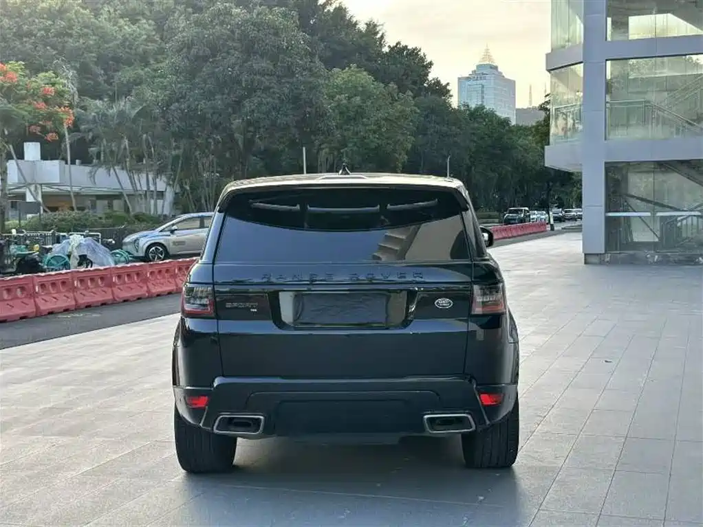 Land Rover Range Rover Sport 2021 3.0 L6 Gloss Black Edition фото 8