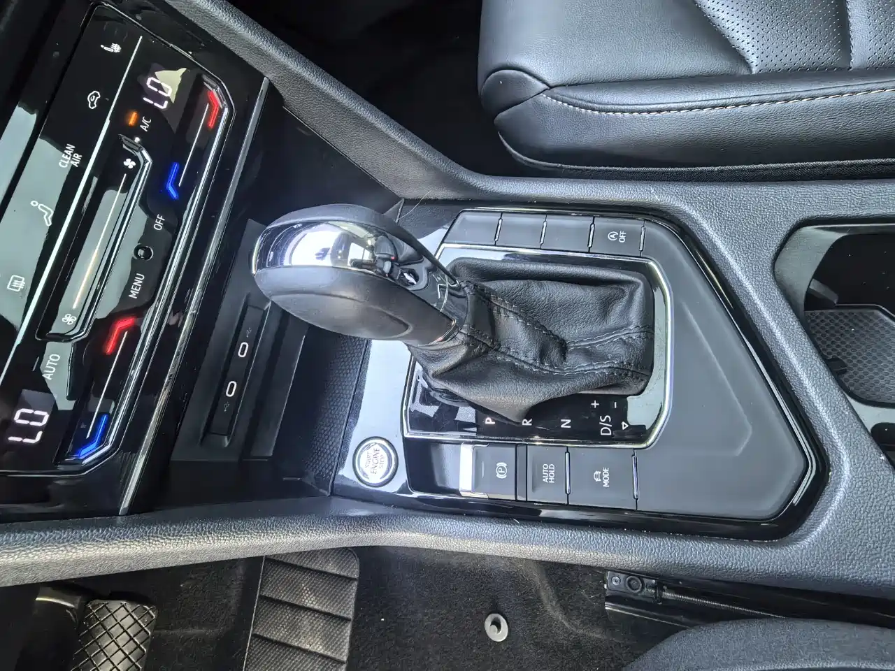 Volkswagen Tharu 2022 280TSI FWD Luxury Edition фото 10