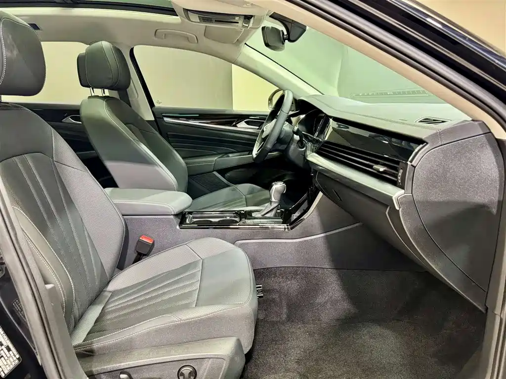 Volkswagen Passat 2024 380TSI Dragon Soaring Edition фото 18