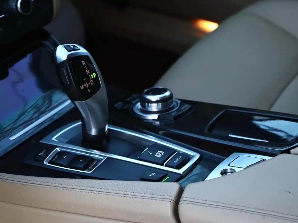 BMW 5 Series 2014 525Li Leading фото 4