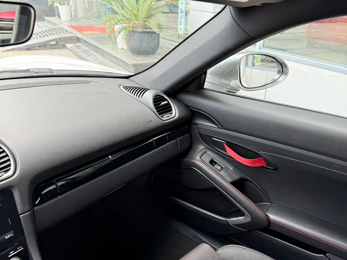 Porsche 718 2018 Cayman 2.0T фото 14