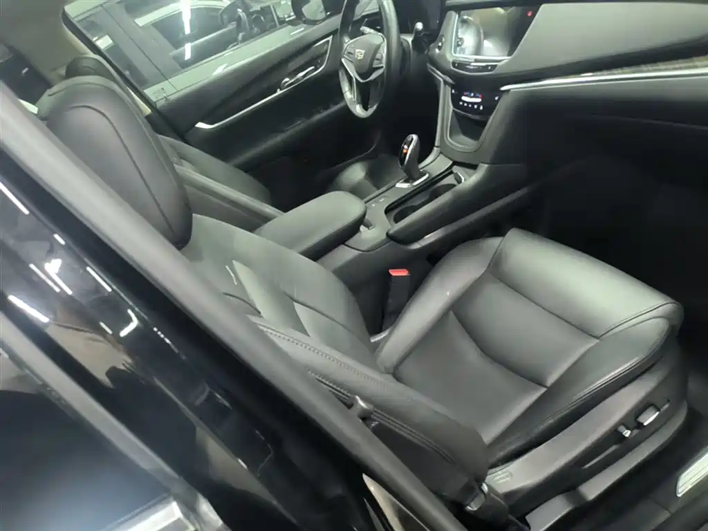 Cadillac XT5 2018 25T Luxury фото 25