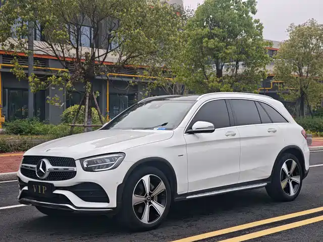 MERCEDES-BENZ GLC