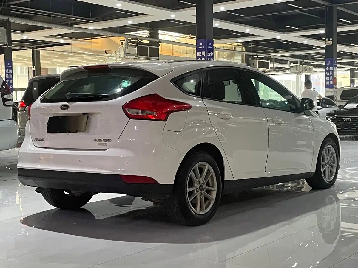 Фото 4 - Ford Focus