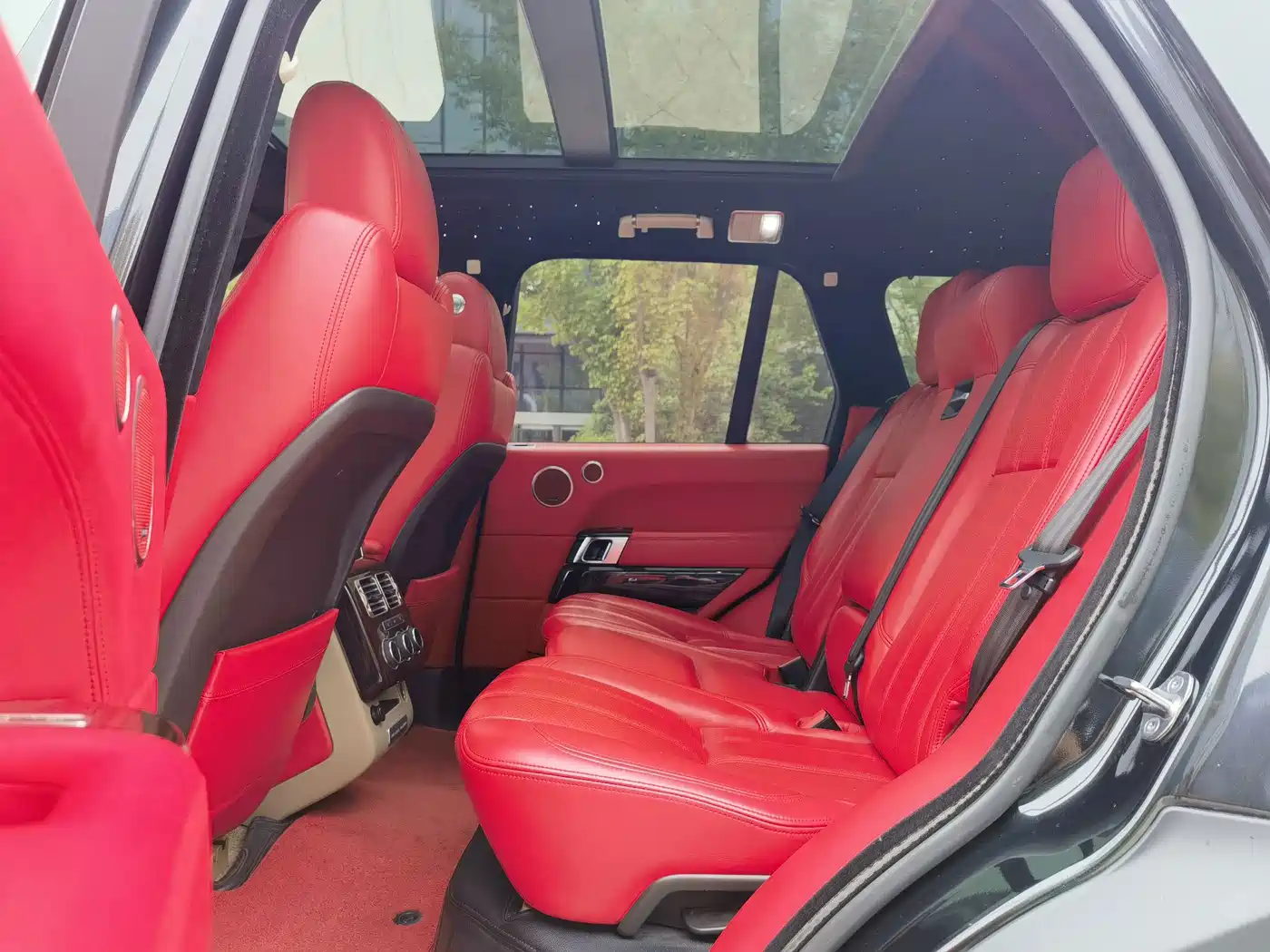 Photo 15 - Land Rover Range Rover