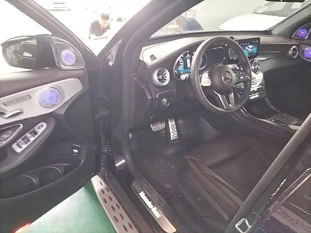 MERCEDES-BENZ GLC