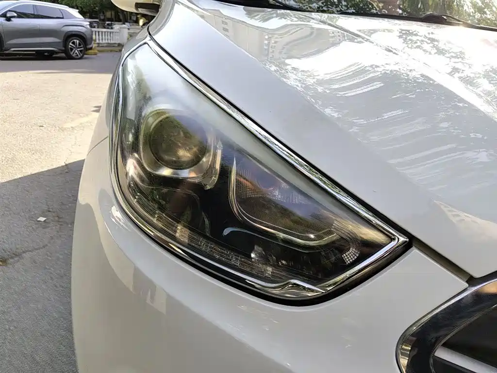 Hyundai Beijing Hyundai ix35 2015 2.0L Automatic 2WD Smart Type China IV фото 7