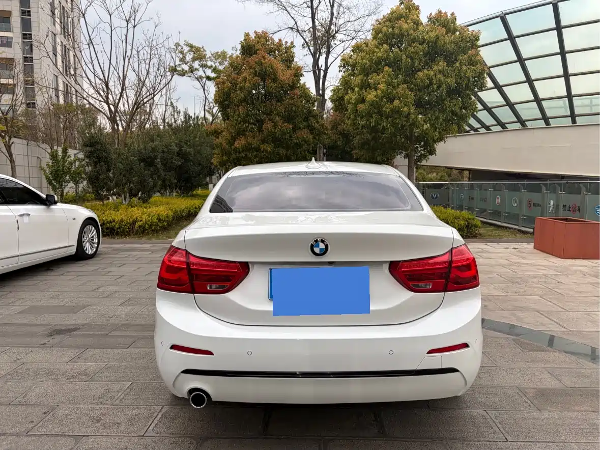 BMW 1 Series 2017 118i Sport фото 4