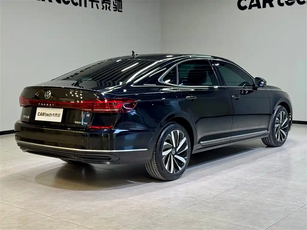 Volkswagen Passat 2025 Outstanding 330TSI Elite Edition фото 4