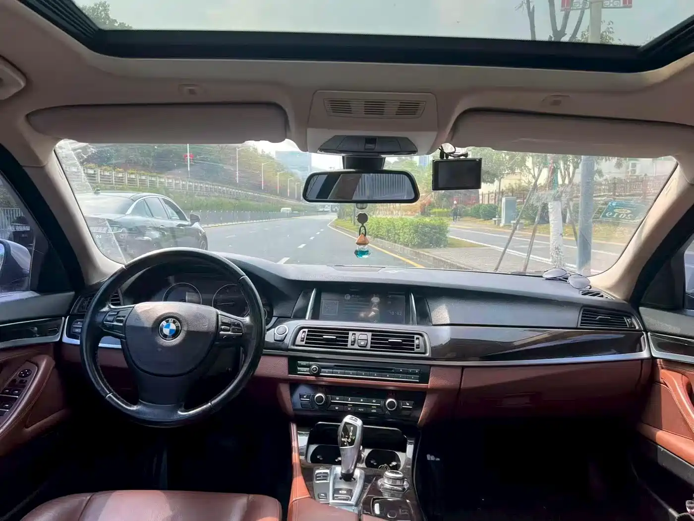 BMW 5 Series 2014 525Li Leading фото 5