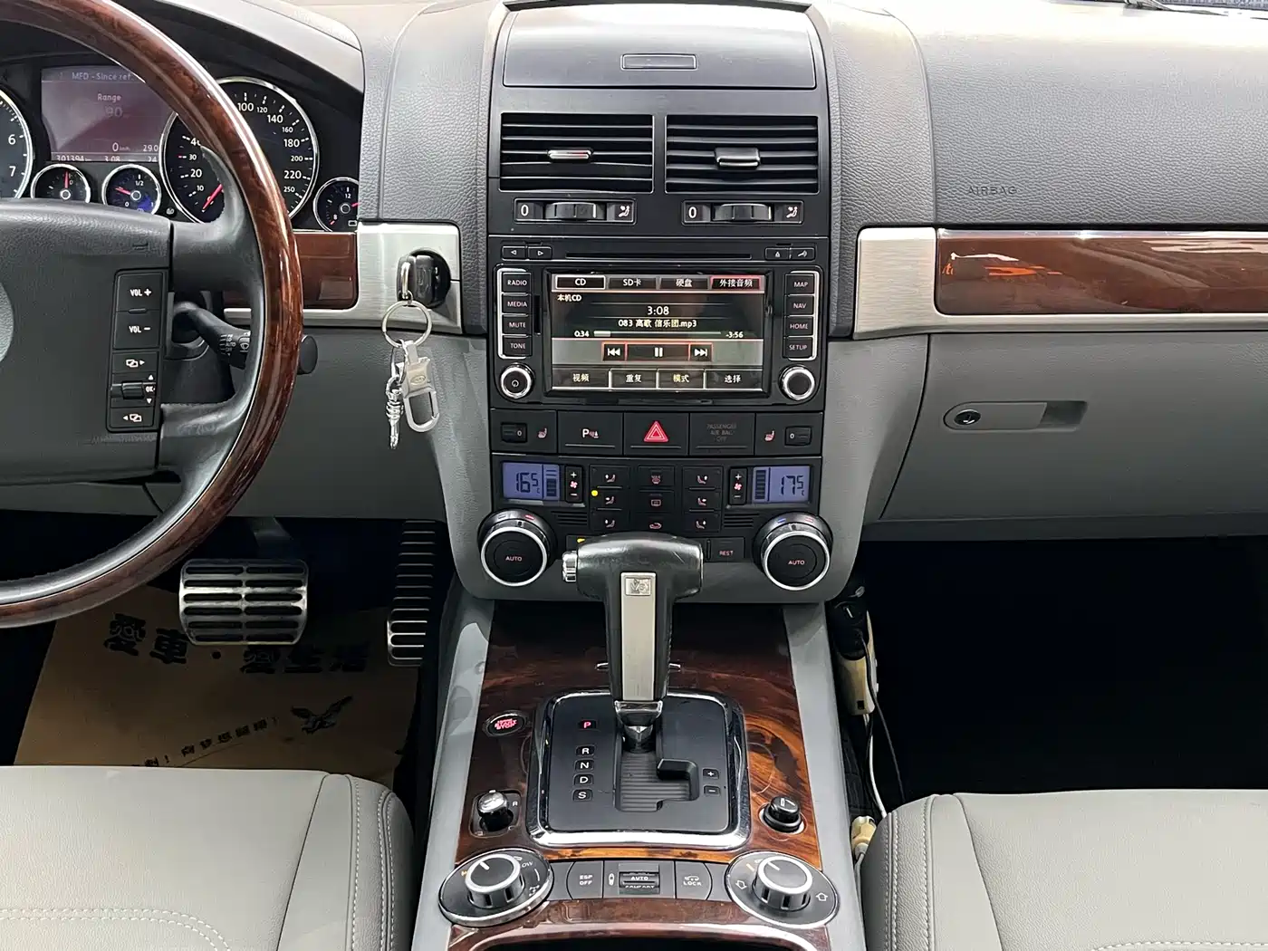 Volkswagen Touareg 2007 4.2L Premium фото 24