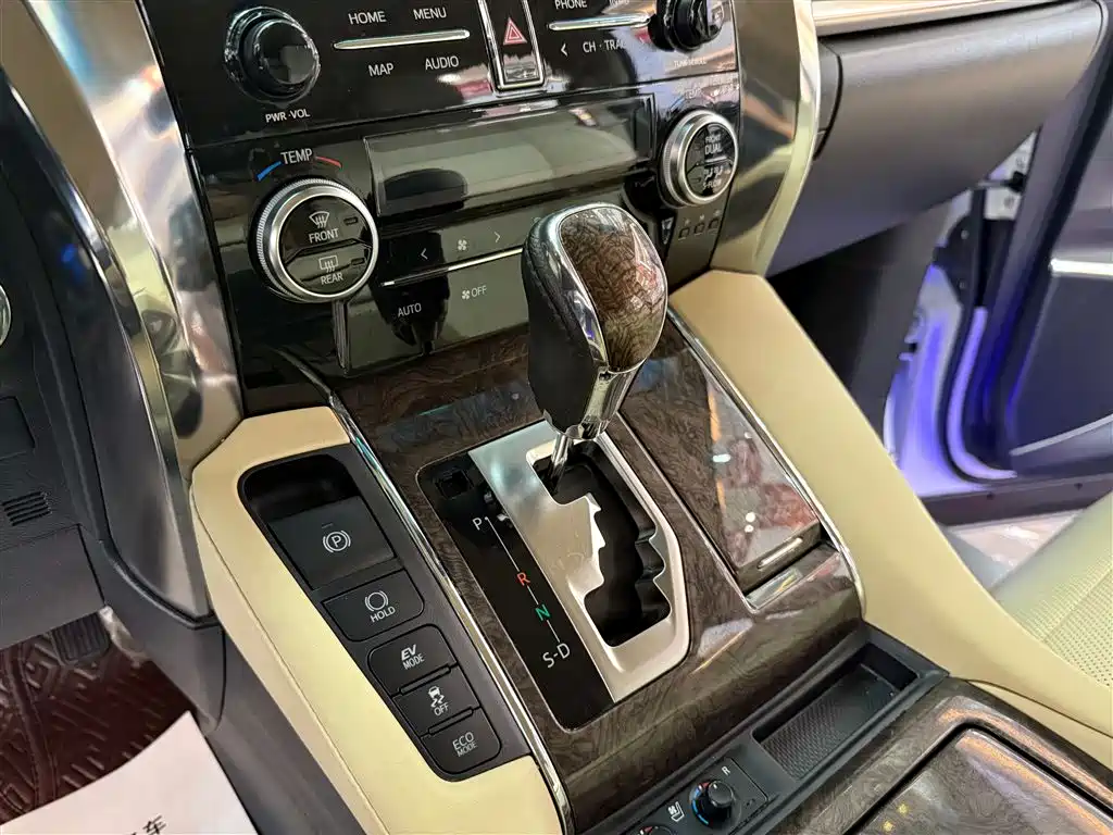 Toyota Vellfire 2021 Crown Hybrid 2.5L HV Premium Edition фото 23