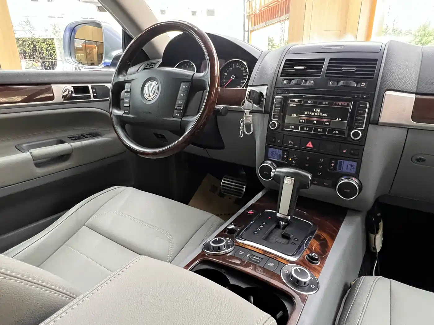 Volkswagen Touareg 2007 4.2L Premium фото 28