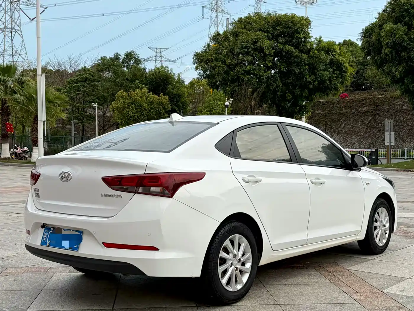 Hyundai Verna 2016 1.4L Manual Cool Edition GLS фото 9