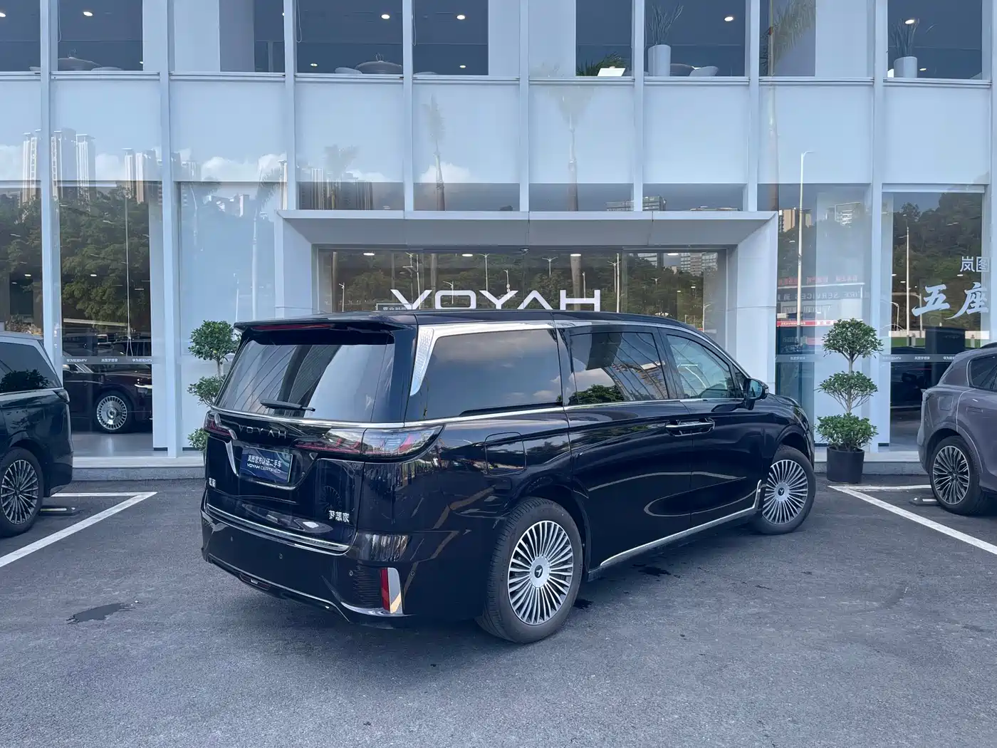 Voyah Auto Voyah Dreamer 2025 PHEV AWD Flagship Kunpeng Edition фото 7