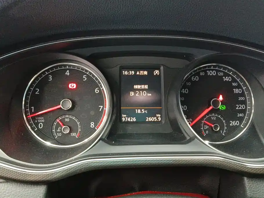 Volkswagen Passat 2017 330TSI DSG Luxury фото 14