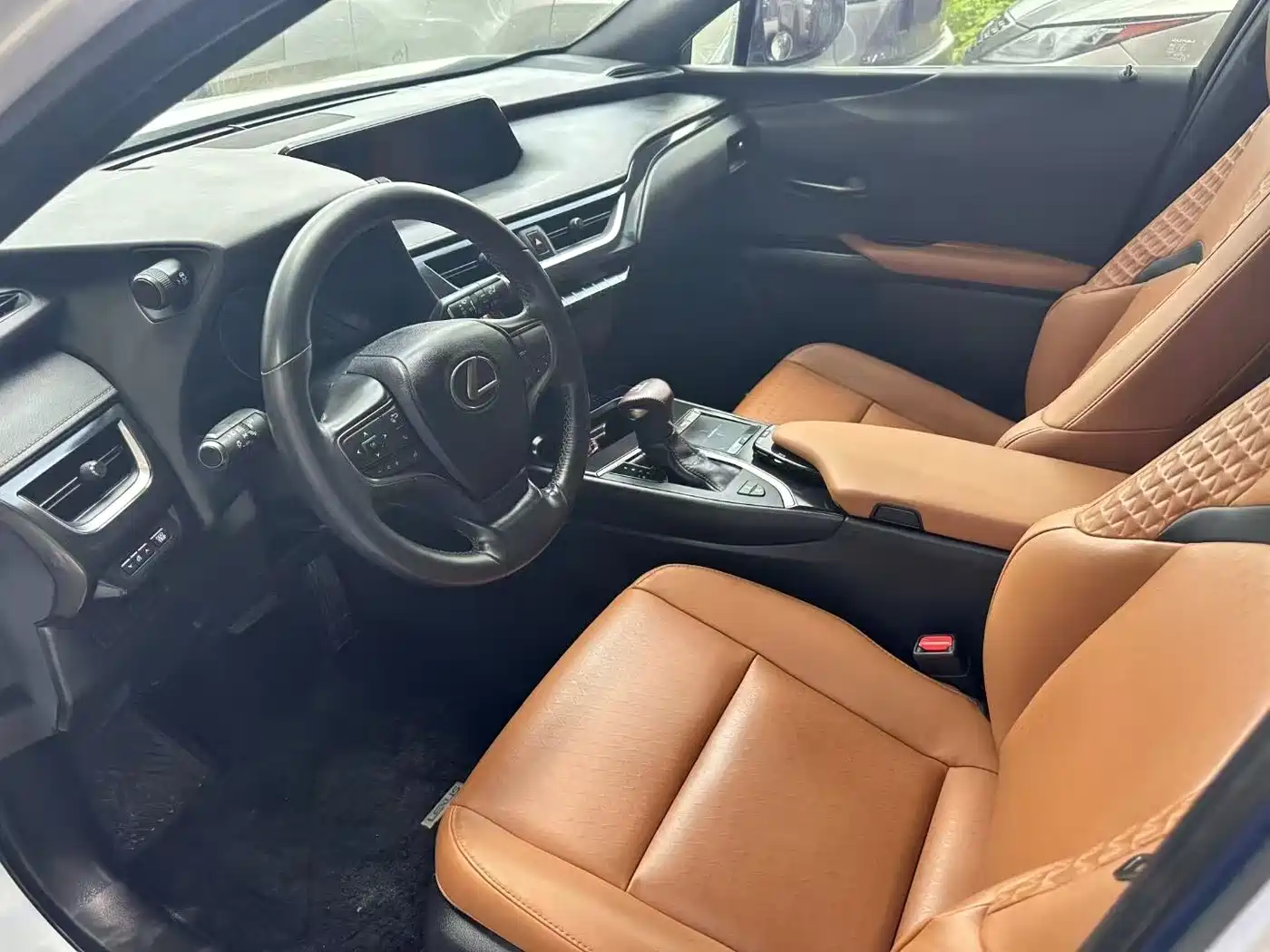 Lexus UX 2020 200 Special Edition фото 4