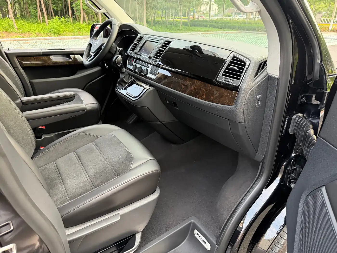 Volkswagen Multivan 2018 2.0TSI 2WD Luxury Edition 7-Seater фото 9