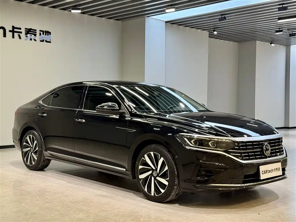 Volkswagen Passat 2024 380TSI Luxury фото 2
