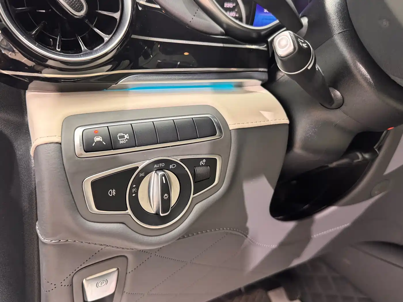 Mercedes-Benz V-Class 2022 V 260 L Long Wheelbase Luxury Edition фото 17