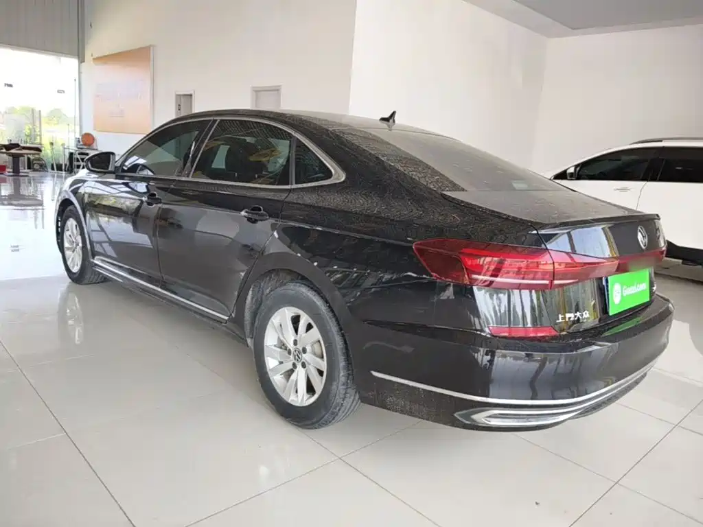 صورة 5 - Volkswagen Passat