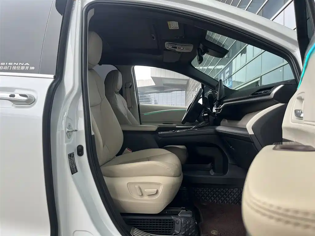 Toyota Sienna 2021 2.5L Hybrid Luxury Edition фото 16