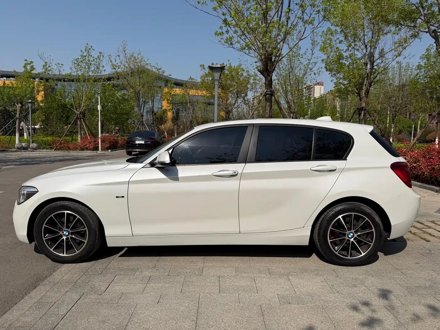BMW 1 Series (Import) 2013 Facelift 116i Urban Model фото 4
