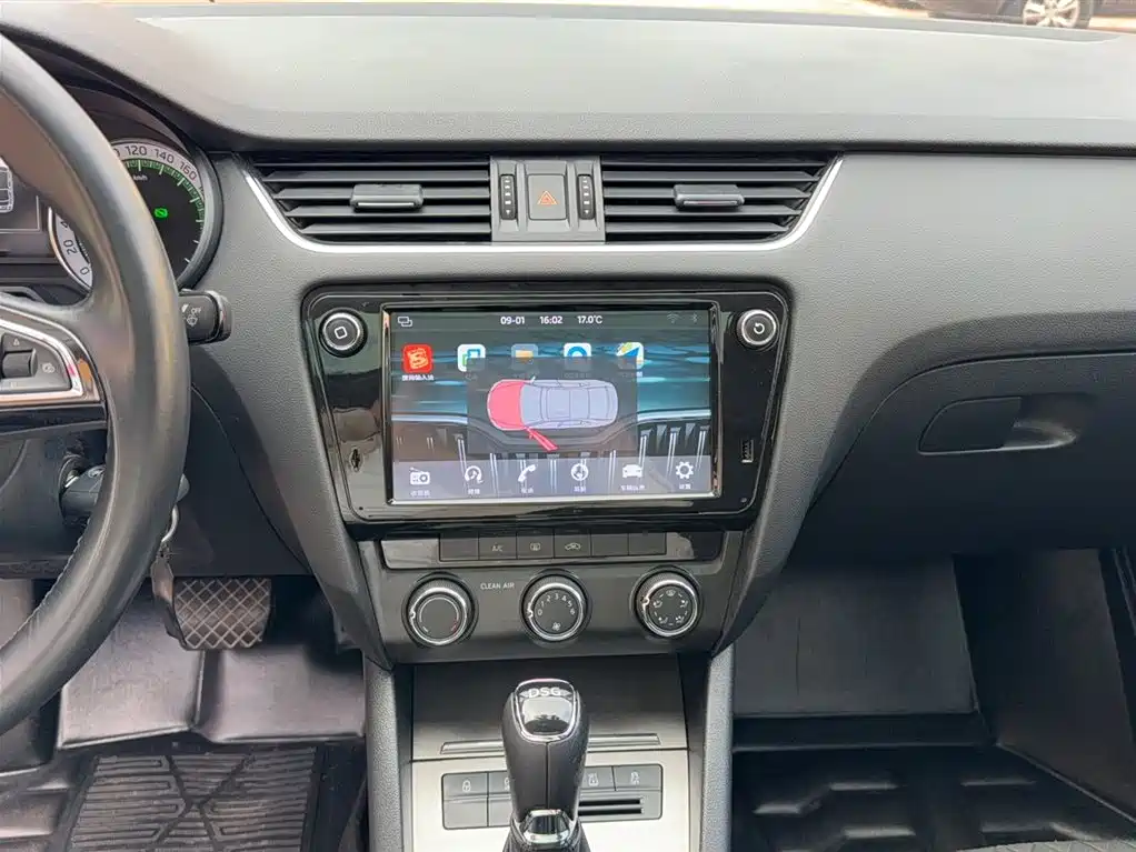 Škoda Octavia 2018 TSI280 DSG Luxury Edition фото 6