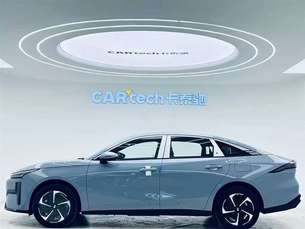 Geely Galaxy Galaxy L6 2025 EM-i 140km Starship Edition фото 8