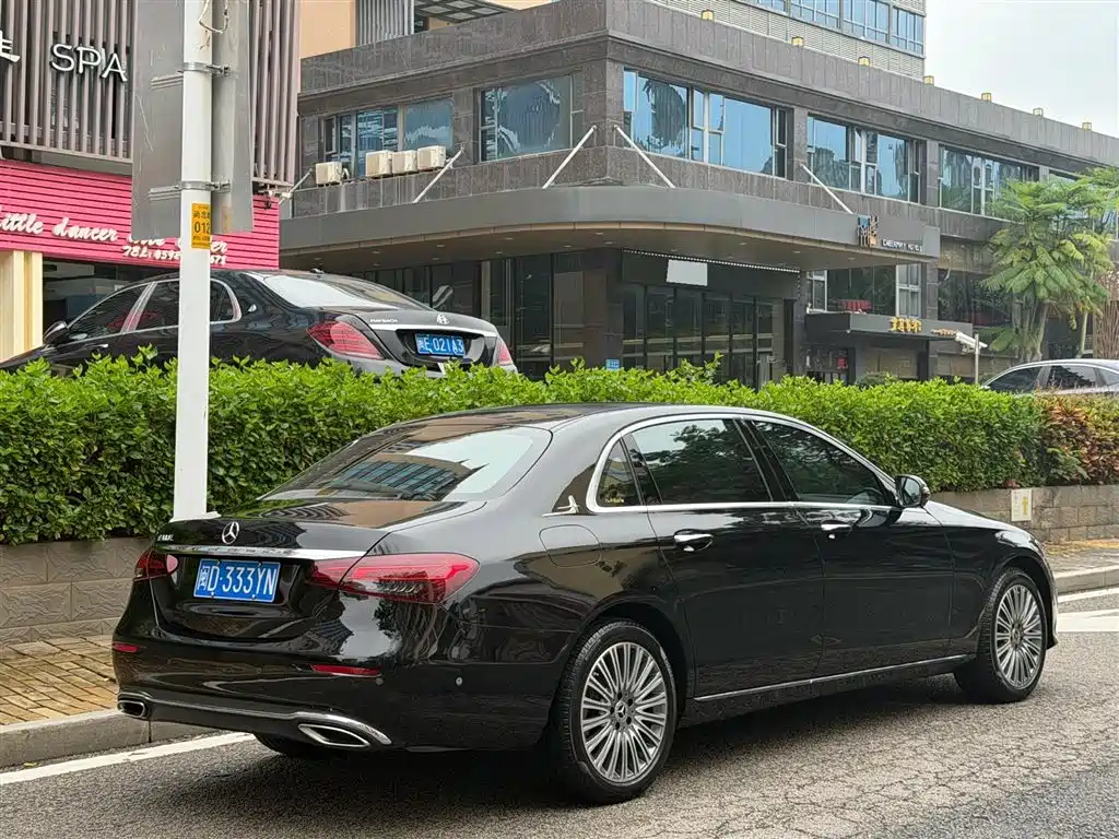 MERCEDES-BENZ E CLASS