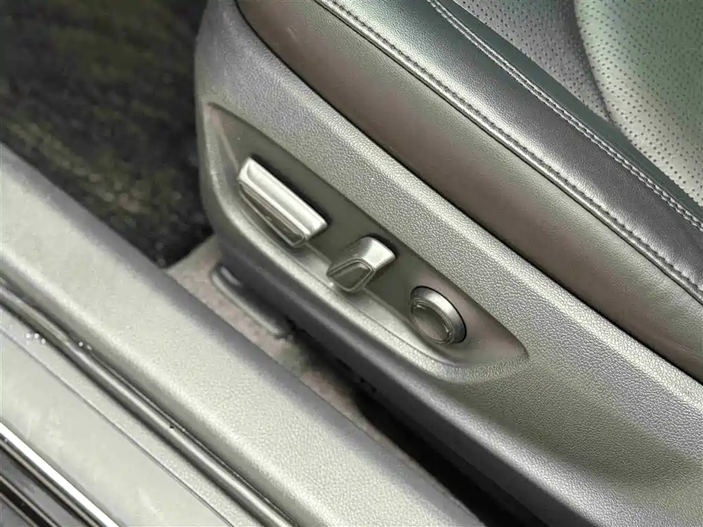 Toyota Avalon 2022 Hybrid 2.5L Luxury Edition фото 25