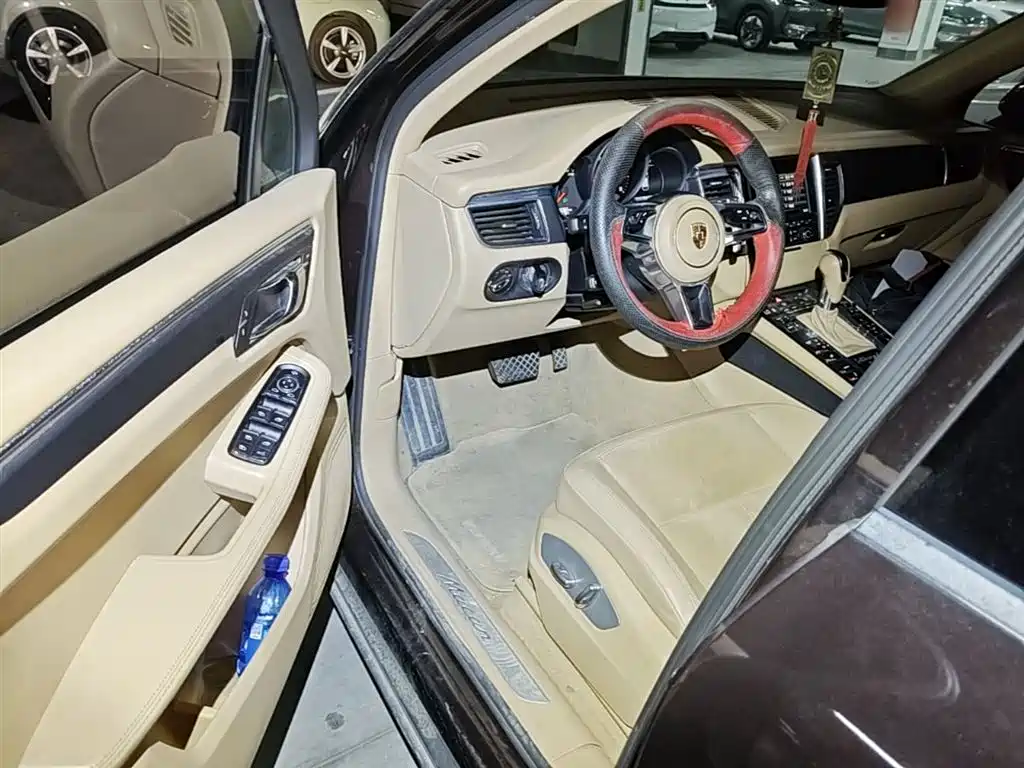 Porsche Macan 2016 Macan 2.0T фото 16