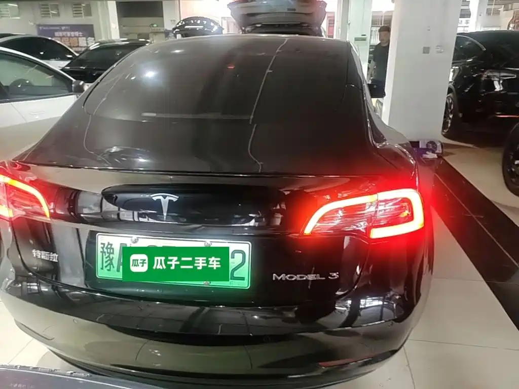Фото 6 - Tesla Model 3
