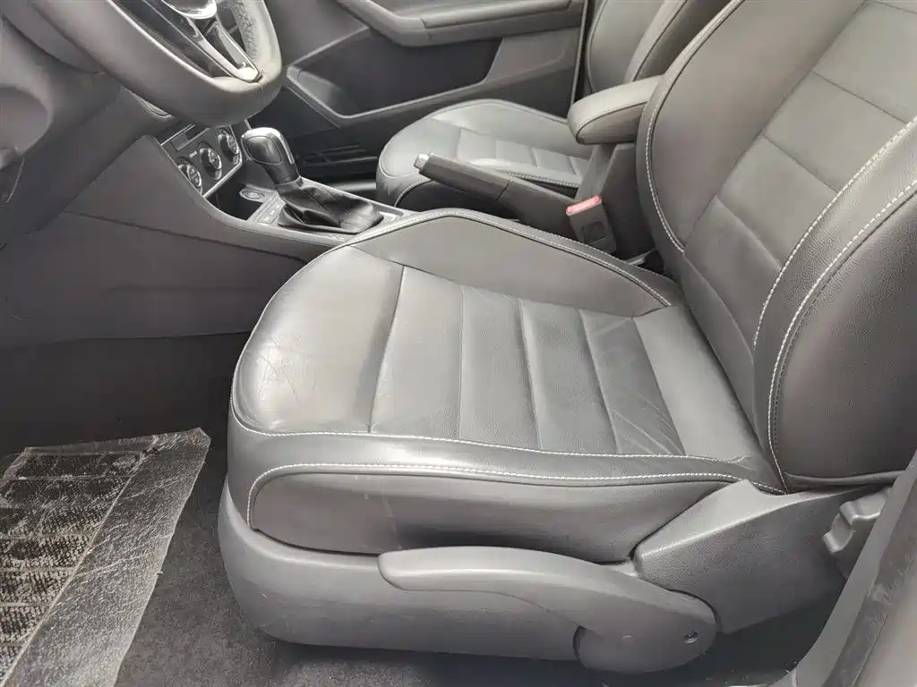 Volkswagen Lavida Tour 2017 180TSI DSG Comfort Edition фото 20
