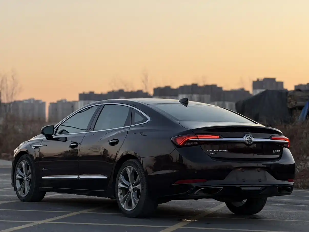 Photo 7 - Buick LaCrosse