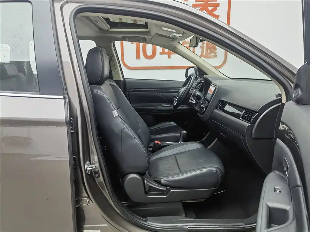 Mitsubishi Outlander 2016 2.4L 4WD Elite Edition 5-seater фото 23