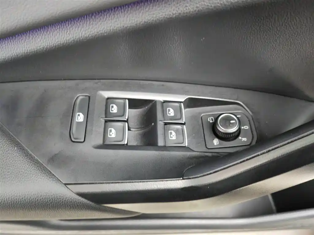 Volkswagen Sagitar 2021 280TSI DSG Comfort Smart Connect Edition фото 9