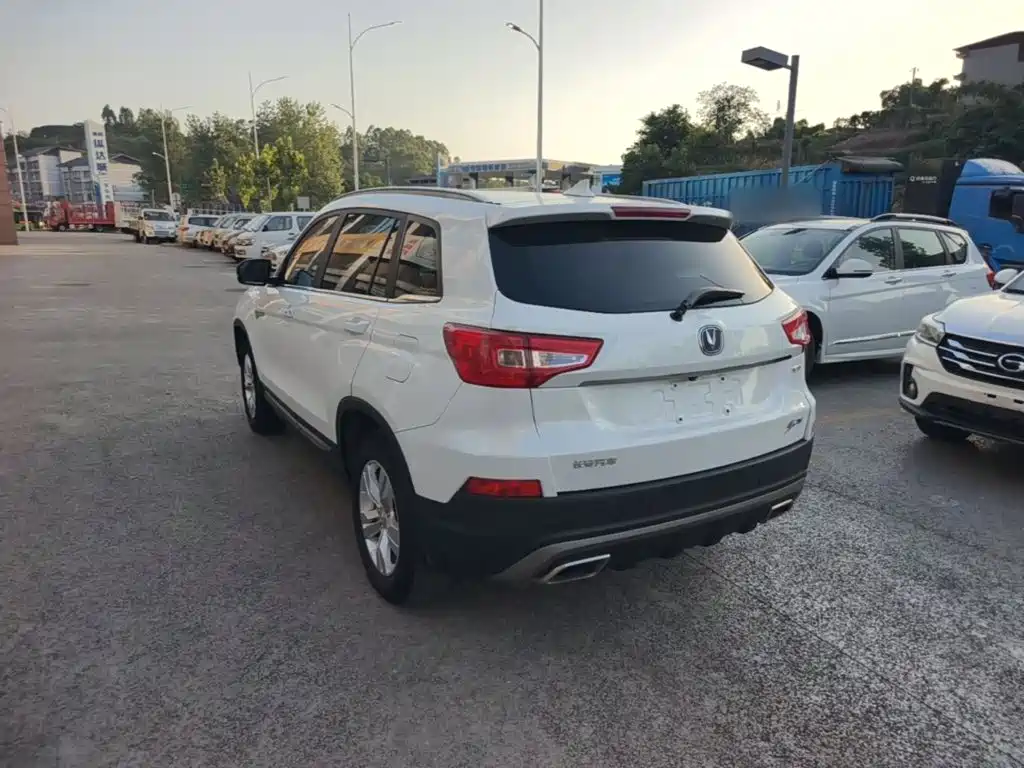 Фото 5 - Changan CS75