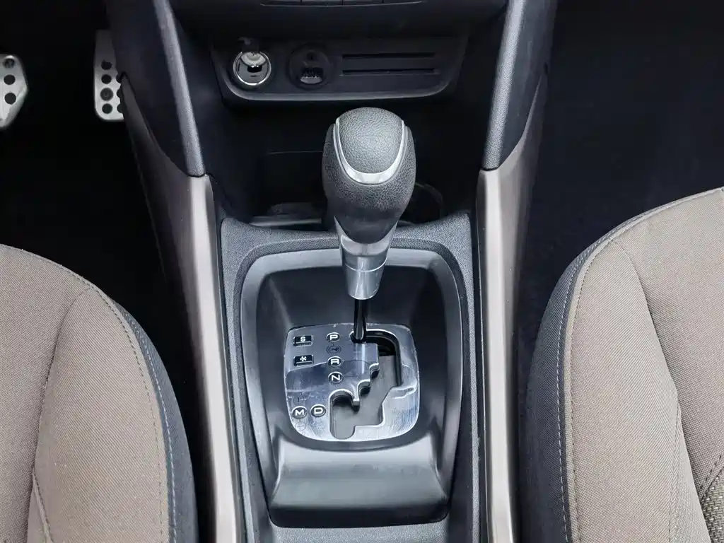 Peugeot 2008 2014 1.6L Automatic Navigation Edition фото 13