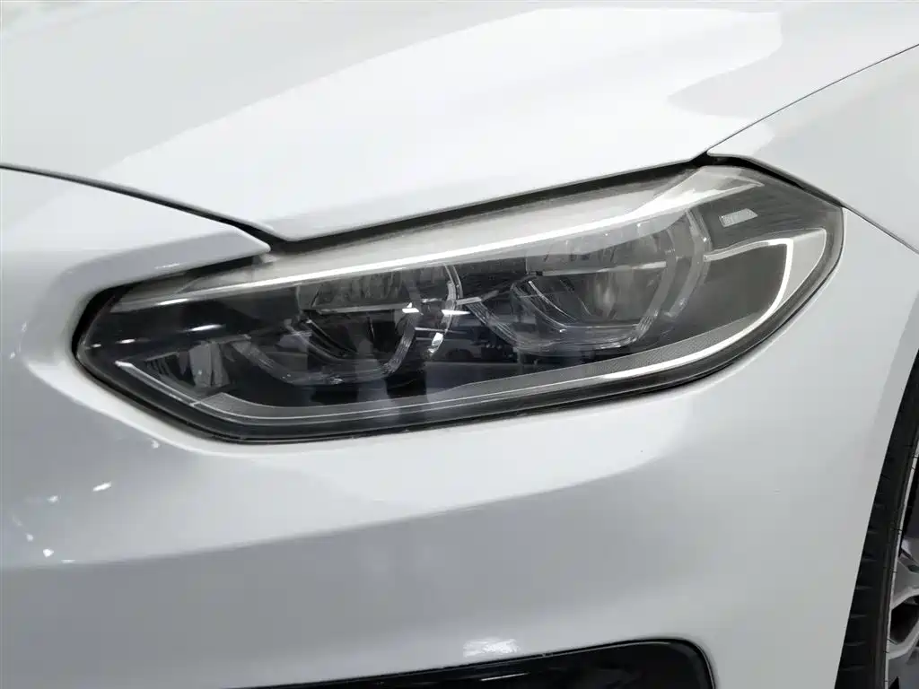 BMW 1 Series 2018 118i Sport Edition фото 7