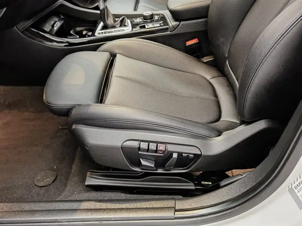 BMW 1 Series 2018 118i Sport Edition фото 20