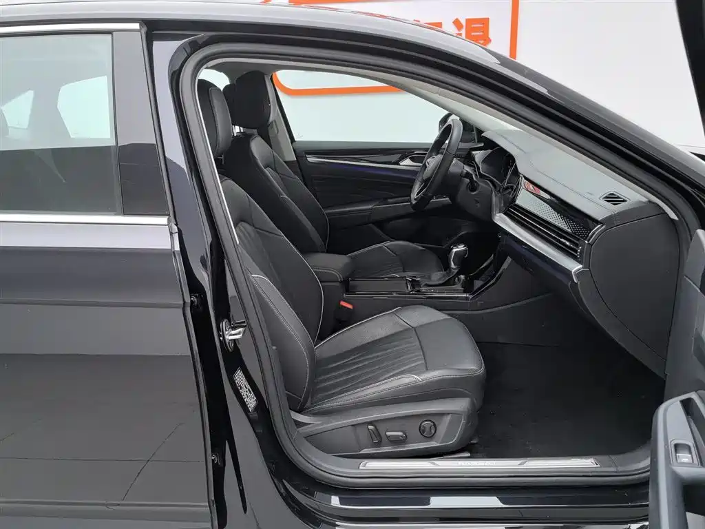 Volkswagen Passat 2023 Facelift 330TSI Luxury Edition фото 23