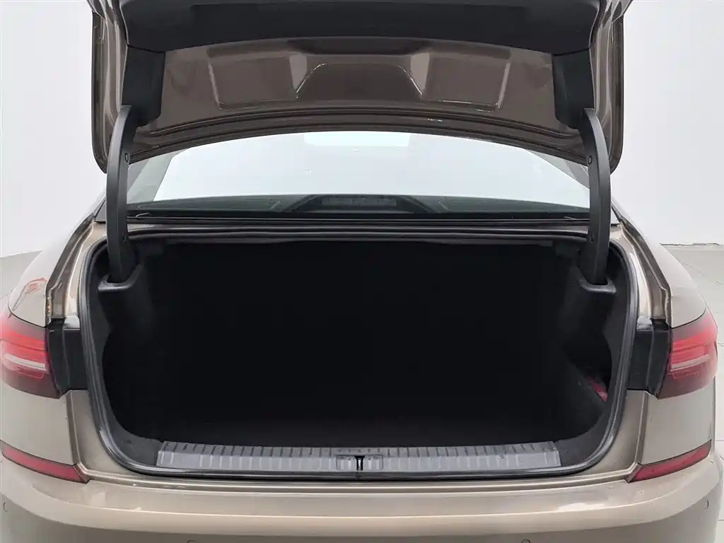 Volkswagen Passat 2019 Model 380TSI Luxury Edition China VI фото 16