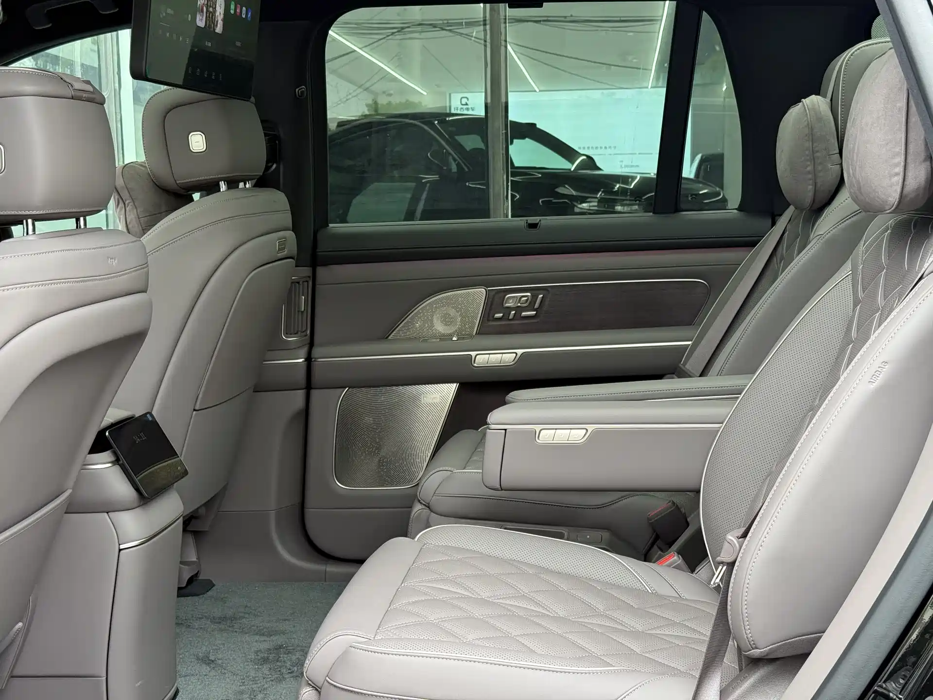 صورة 9 - NIO ES8