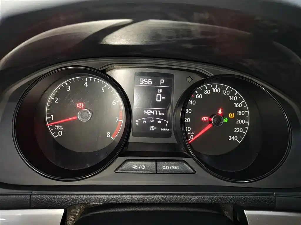Volkswagen Lavida 2017 1.6L Automatic Trend Edition фото 12
