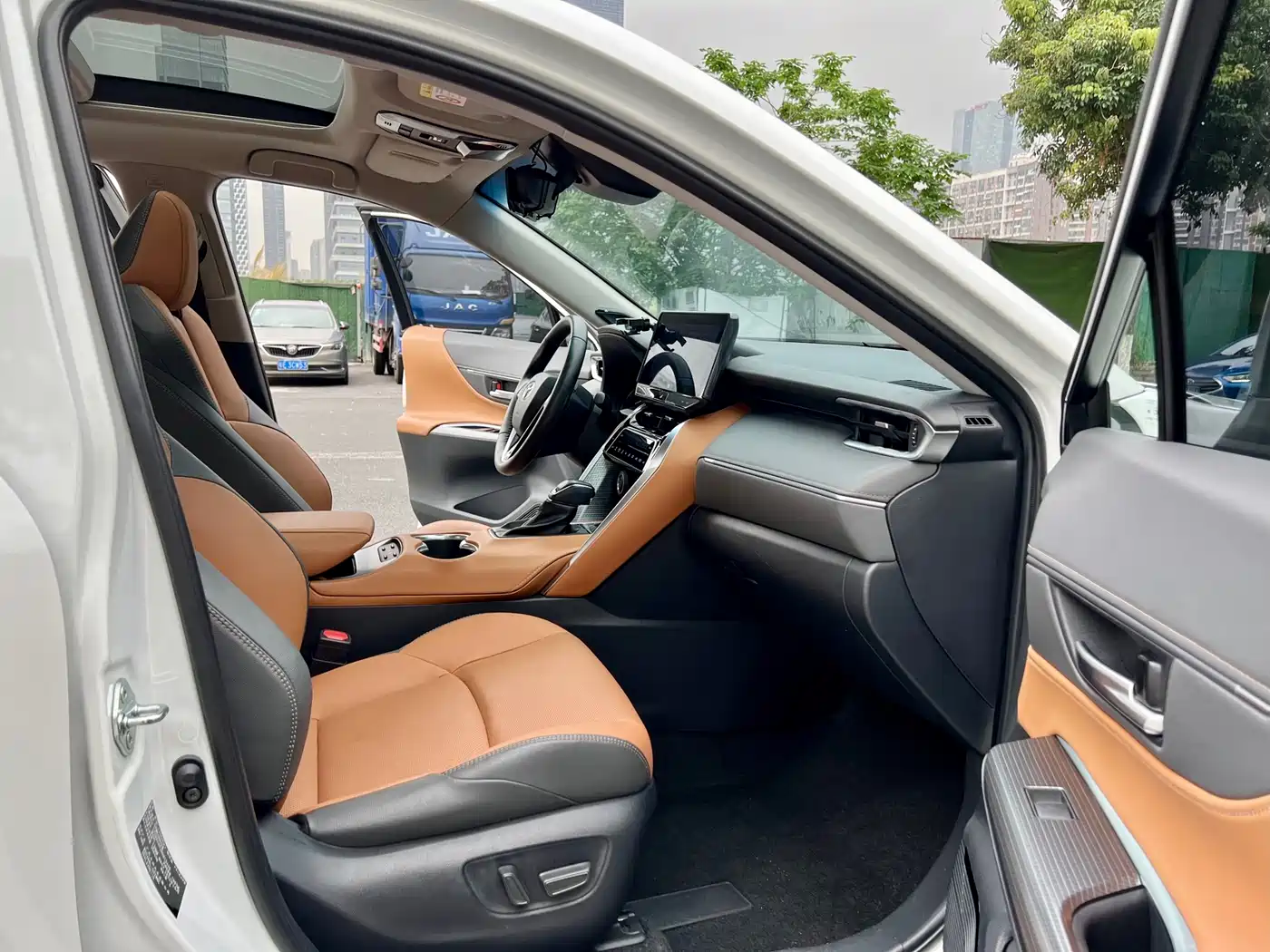 Toyota Venza 2022 2.0L CVT 2WD Premium фото 12