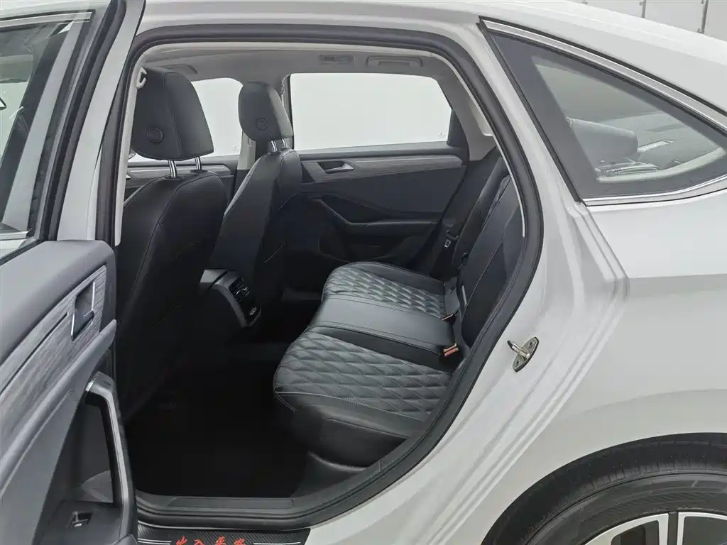 Volkswagen Sagitar 2023 300TSI DSG Surpassing Edition фото 15